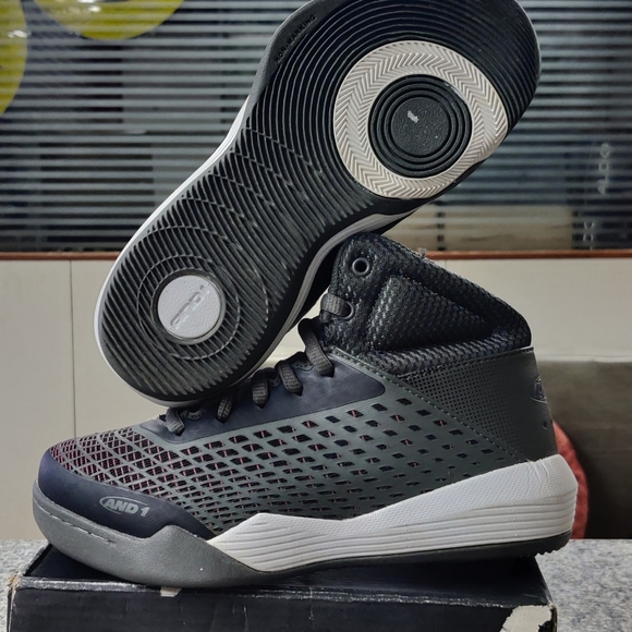 And 1 original unused basket ball shoes for kids - Picture 5 of 6